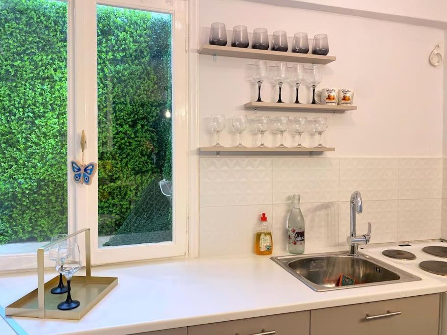 Brand New Modern Street-Style Studio /City Center Athene Buitenkant foto